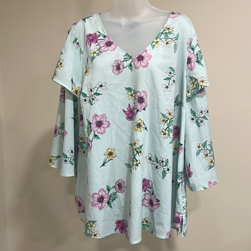NWOT Lane Bryant floral blouse. Size 18/20 1X